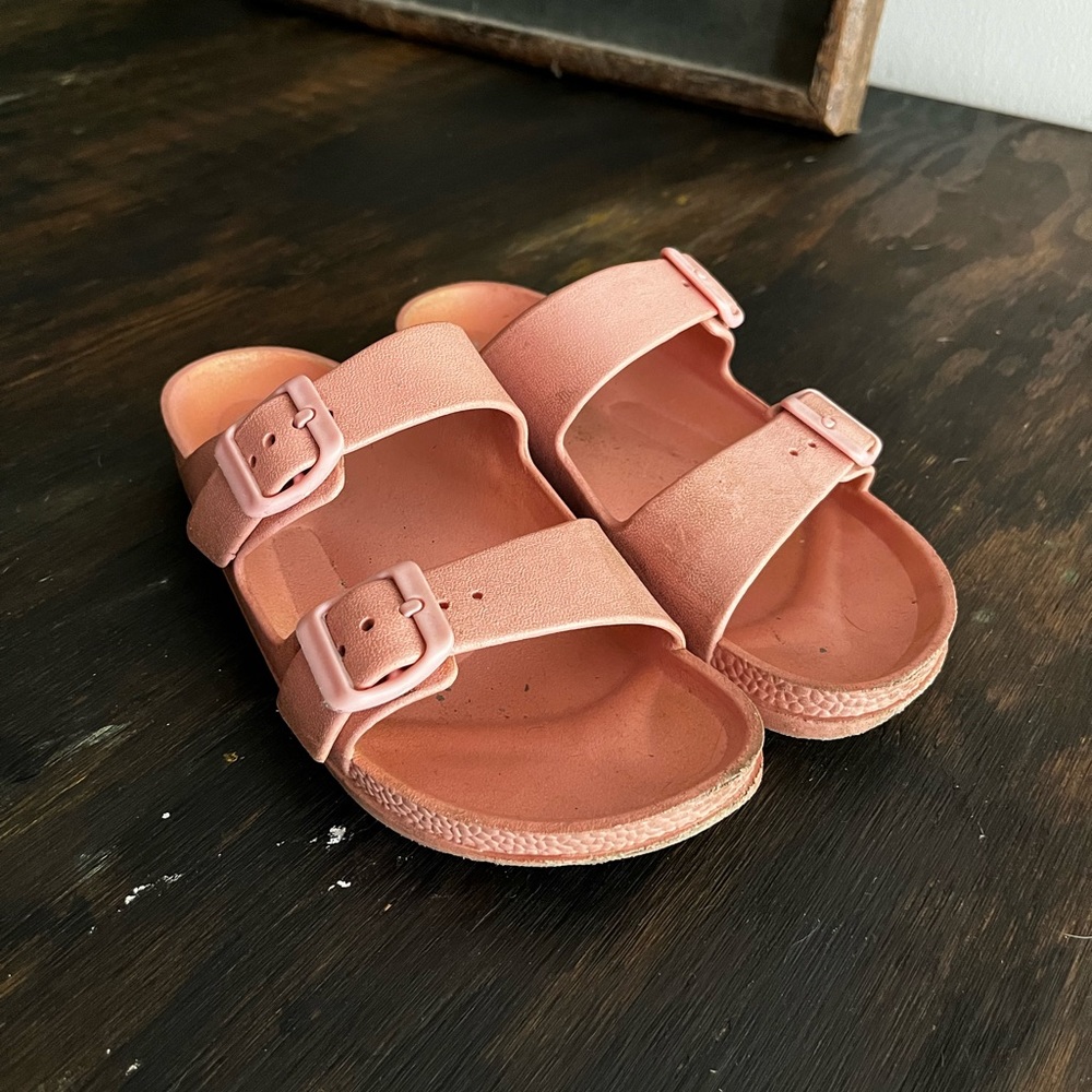 Pink rubber sandals 7.5